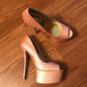 Peach/coral Platforms